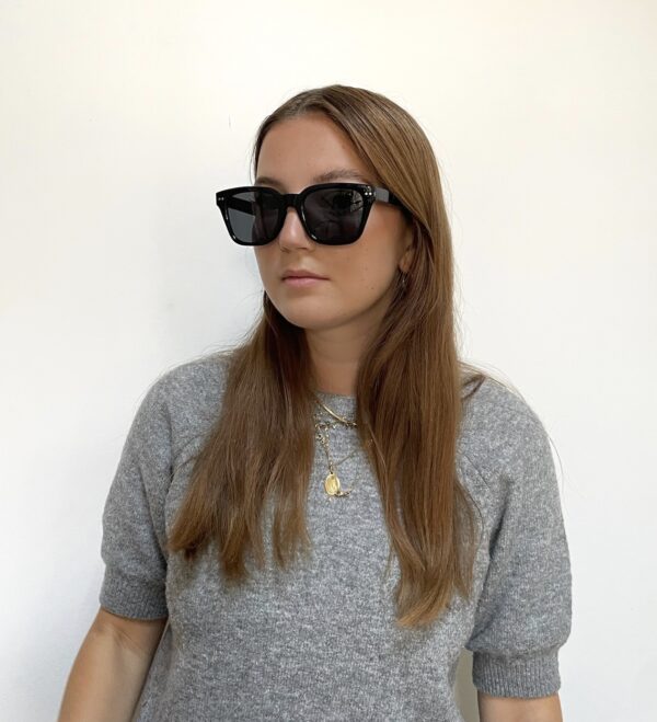 lunettes-soleil-noir-portée-aldea-zama Aldea Zama