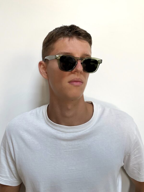 lunettes-soleil-unisexe-vert-portée-chueca Chueca