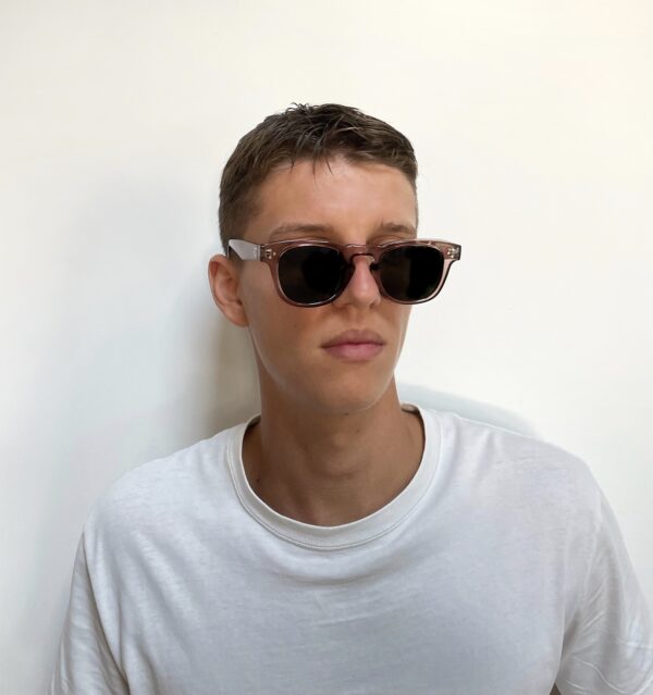 lunettes-soleil-unisexe-marron-portée-malasana Malasaña