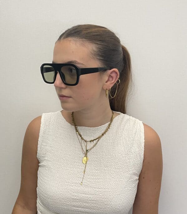 lunettes-soleil-unisexe-noir-portée-hivernage Hivernage